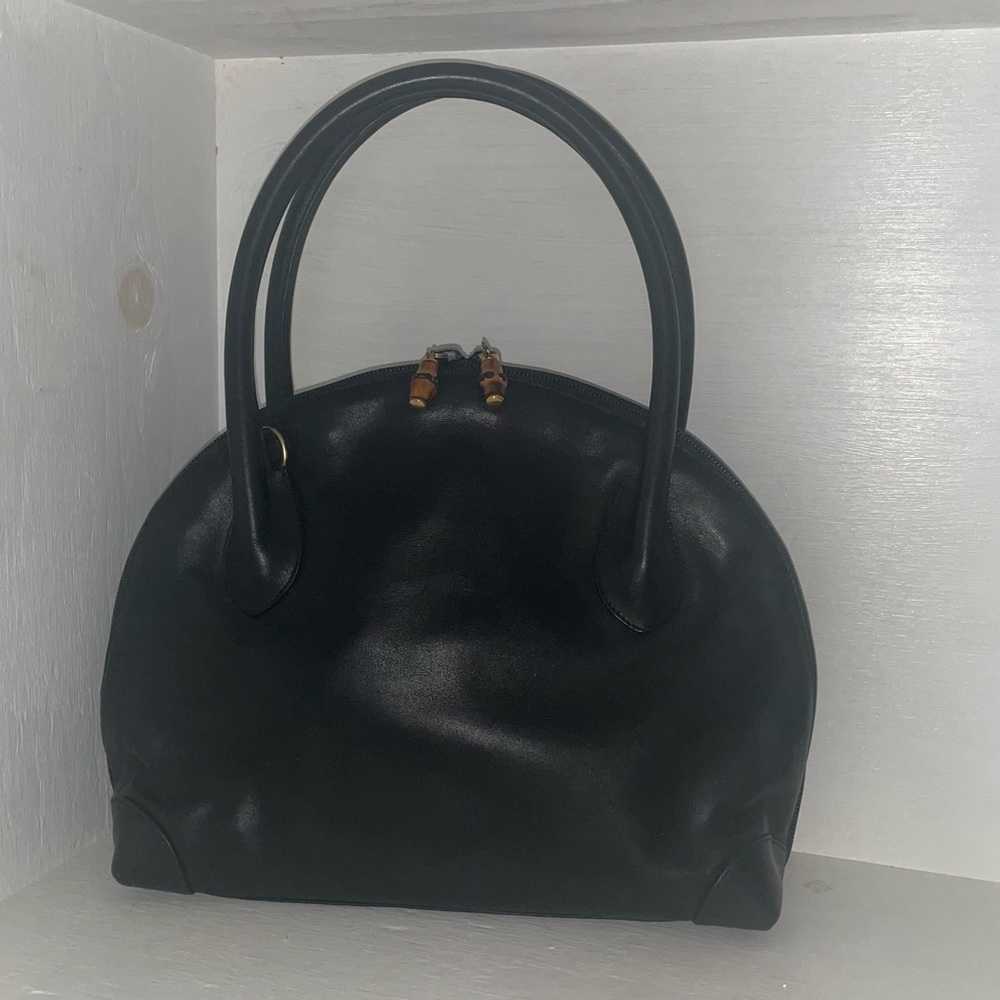 WINTER SPECIAL SALE‼️Gucci dome shape black leather bag with bamboo accents.